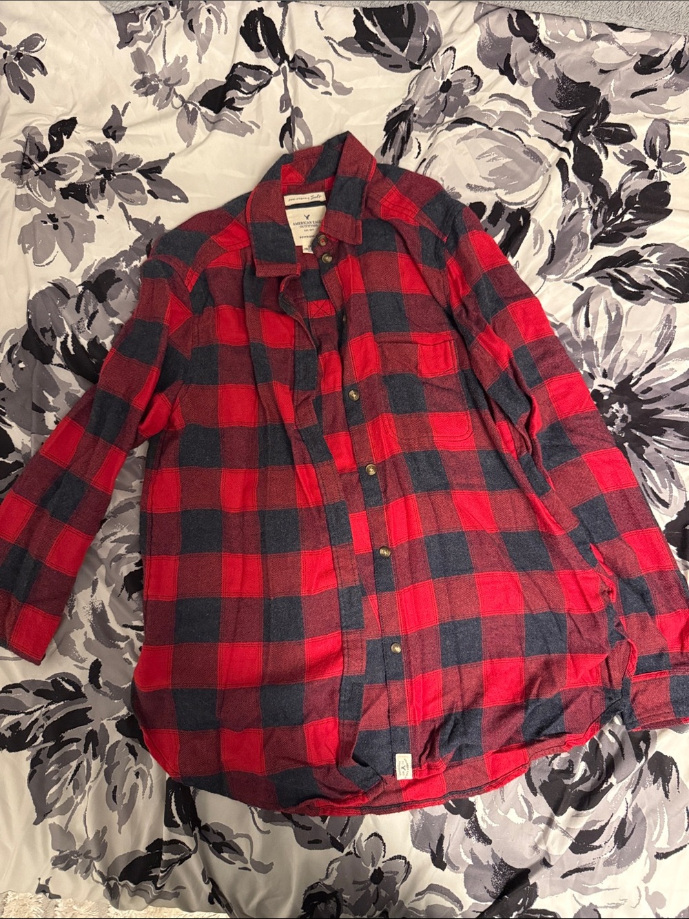 American Eagle Outfitters Red & Black Buffalo Plaid Button-Down Shirt